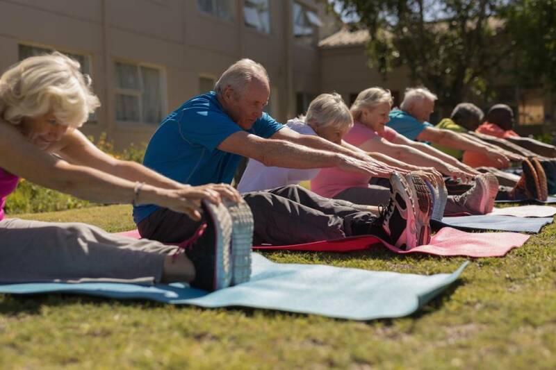 activité sportive, yoga pour seniors