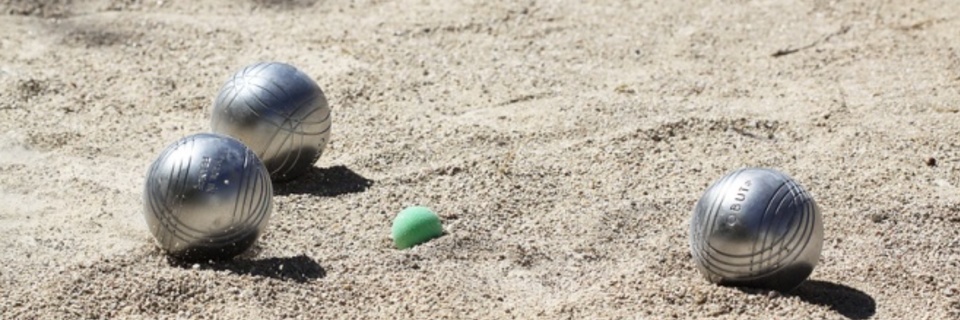 Construire son propre terrain de pétanque : pointez et tirez entre amis !