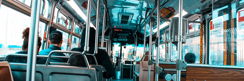 Plus de 130 000 signatures de soutien pour le chauffeur de bus qui a giflé un collégien