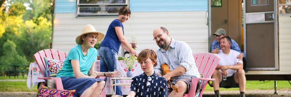 Pourquoi le camping plaît autant aux familles ?