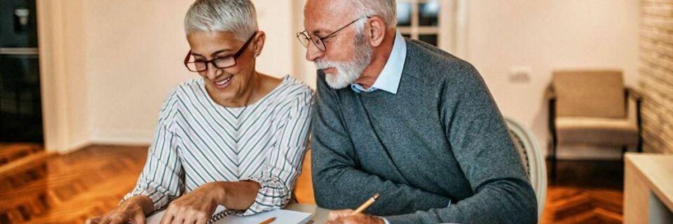 Comment bien négocier sa mutuelle senior : tarifs, garanties et remboursements