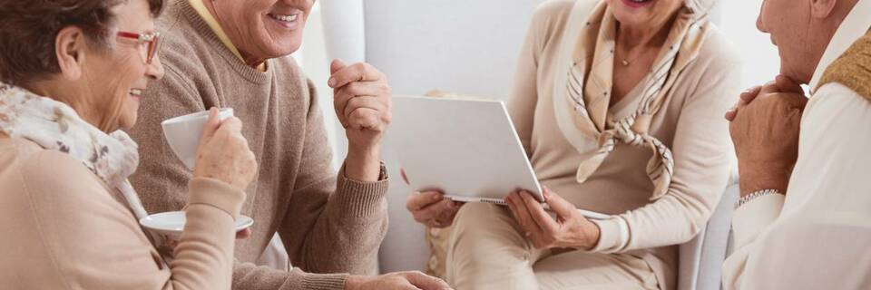 Comment maintenir une vie sociale active après la retraite : conseils et astuces