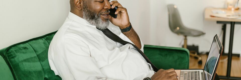 Télétravail après 50 ans : Les secrets pour réussir votre transition et maximiser vos revenus !