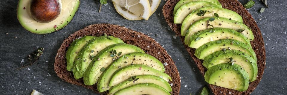 L'avocat : Pourquoi cet aliment est-il devenu l'obsession des seniors ? Révélation !