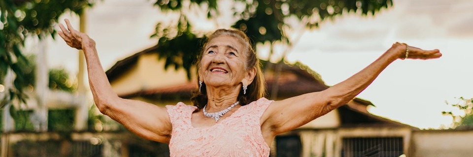 Comment rester positif et optimiste à l'âge senior ?