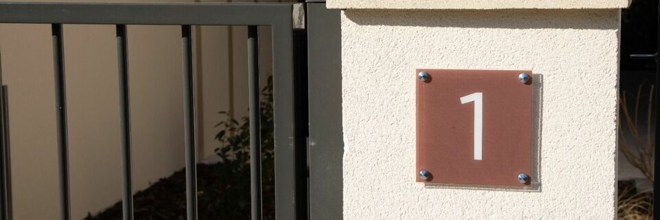 Comment créer sa propre plaque de maison ?