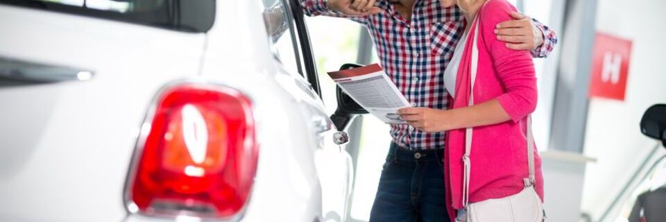 Acheter une voiture pendant un voyage : guide complet des précautions essentielles