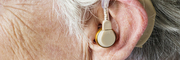 Appareils auditifs : mieux entendre après 50 ans, sans idées reçues