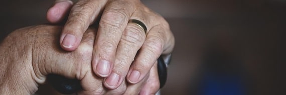 EHPAD : les idées reçues qui compliquent la décision des familles