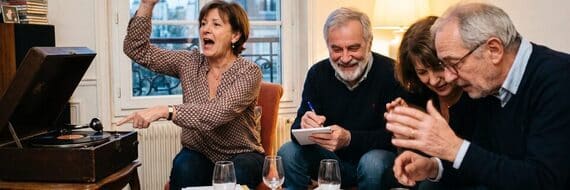 Soirée blind test : les règles et 40 titres pour réussir ce jeu Soirée blind test : les règles et 40 titres pour réussir ce jeu