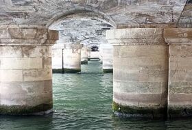 Marche tonique le long de la Seine