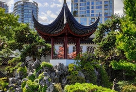 Promenade dans les jardins du quartier asiatique