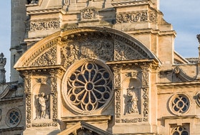 Amoureux des vitraux st Etienne/Mont ,secrets , jubé unique!