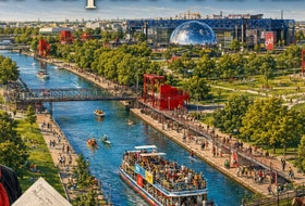 Visite dans le Parc de la Villette et ses curiosités .