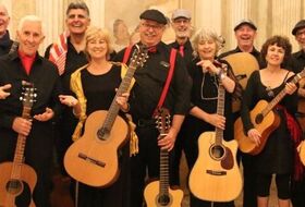 "Sunshine Coast Guitar Orchestra"   20 Guitaristes Australie
