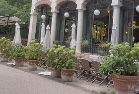 Dessiner peindre a la guinguette du parc de buttes chaumont