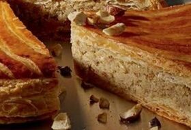 Souhaitons-nous la bonne année devant une bonne galette