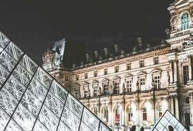 Une histoire du Louvre, du château médiéval au musée actuel